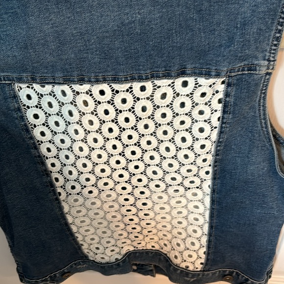 Denim and lace vest - Picture 5 of 5